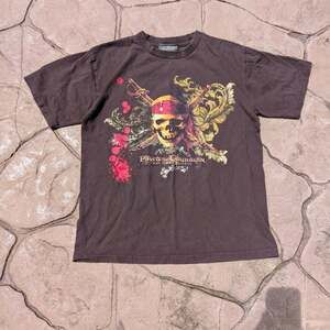 Vintage Disney Pirates of the Caribbean Dead Man's Chest T-Shirt